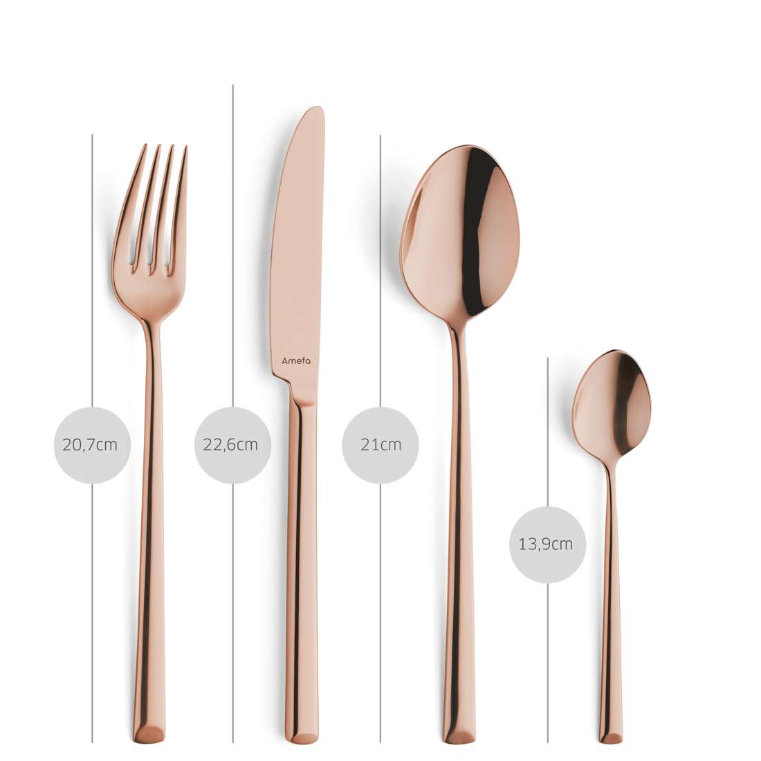 Das Amefa METROPOLE Besteckset 24-teilig PVD kupfer besteht aus vier roségoldenen Besteckteilen (Gabel 20,7 cm, Messer 22,6 cm, Esslöffel 21 cm, Teelöffel 13,9 cm), die aus Edelstahl 18/10 mit einer eleganten PVD-Beschichtung gefertigt sind.