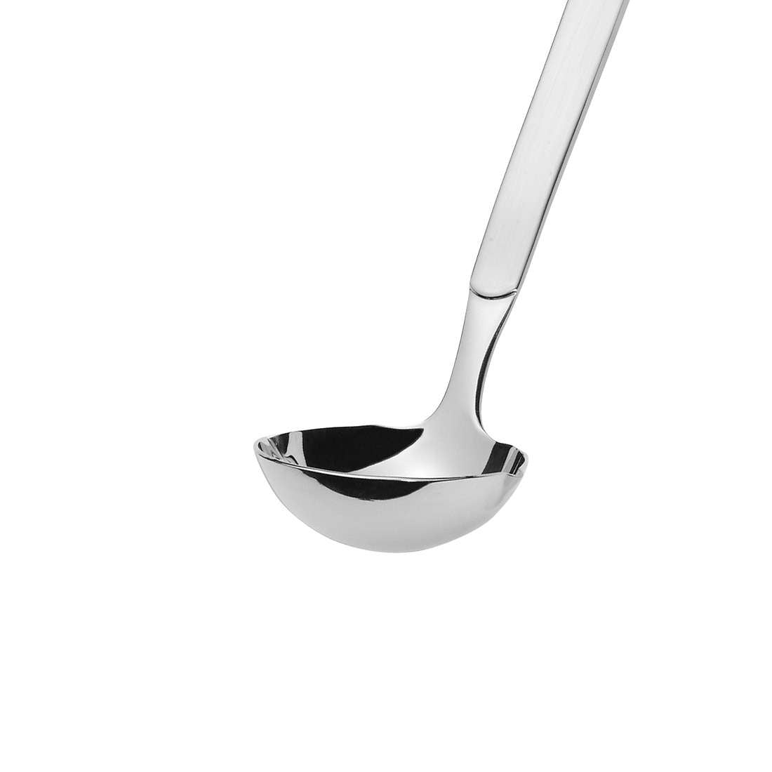 Der BUFFET Dressinglöffel von Amefa ist aus Edelstahl 18/10 mit einer glänzenden Oberfläche hergestellt. Er verfügt über eine tiefe, abgerundete Schale und einen langen Griff, ideal als Servierbesteck oder zum Servieren von Dressings. Abgebildet auf weißem Hintergrund.
