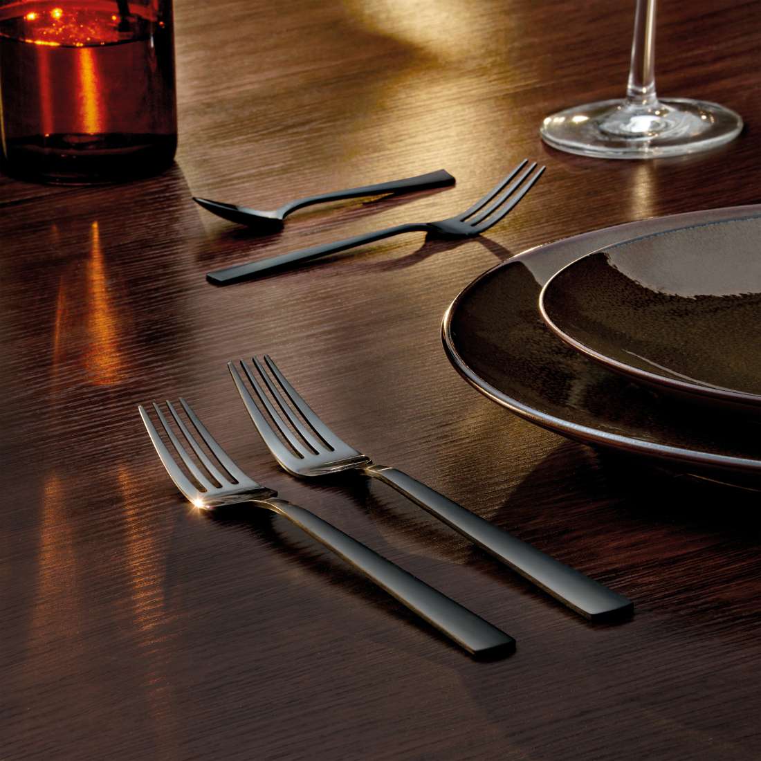 VENTURA cutlery set 24-piece PVD black