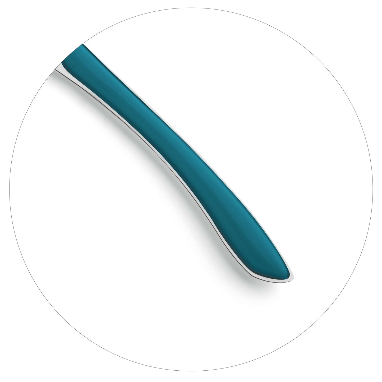 Eine Nahaufnahme des Griffs der Kuppels PRISMA Kuchengabel petrol in türkis mit silbernen Rändern, hergestellt aus Edelstahl 18/0, ist vor einem weißen Hintergrund in einem runden Rahmen zu sehen.