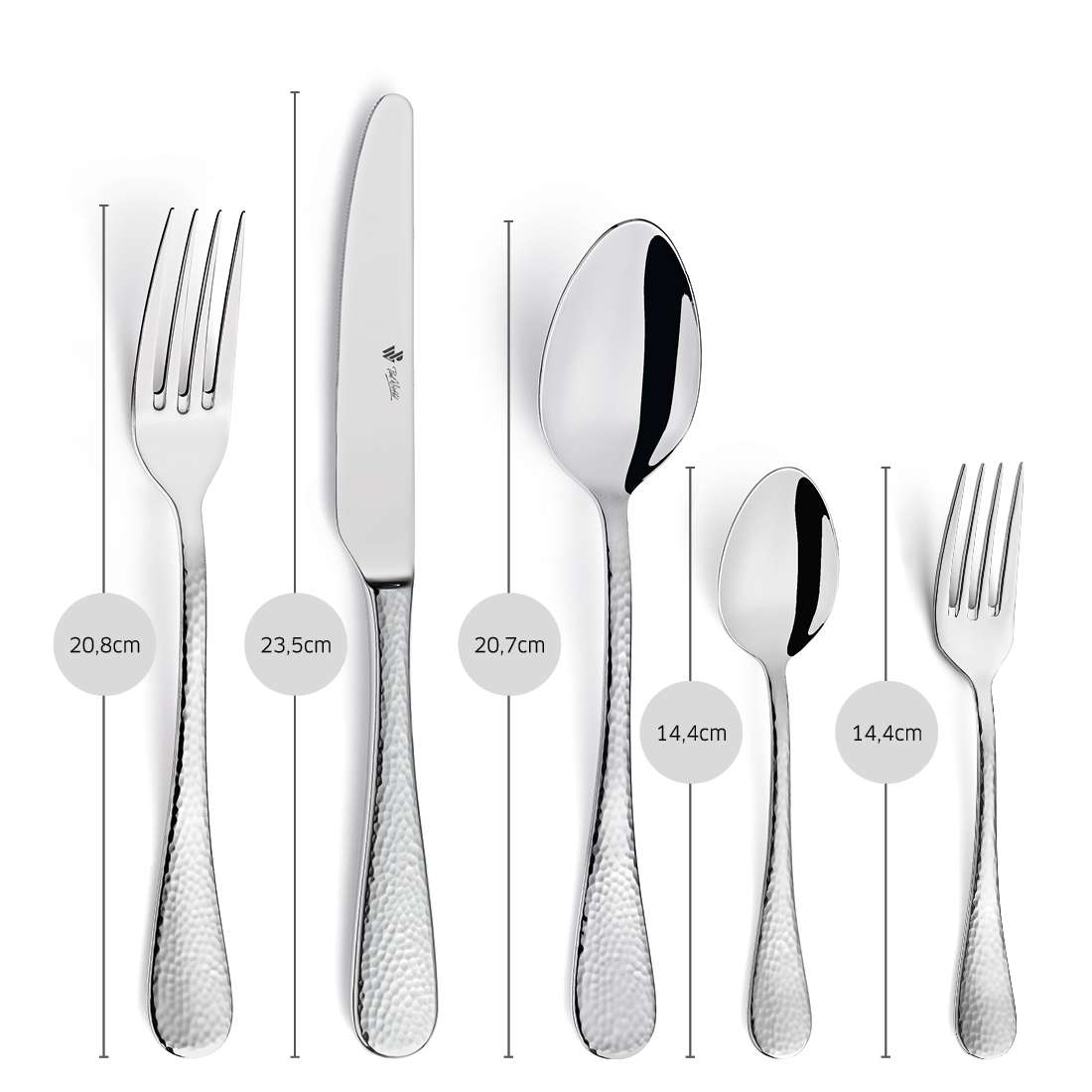 Das Paul Wirths MONDO Besteckset 30-teilig zeigt sechs elegante Besteckteile im Hammerschlagdesign (Gabel, Messer, Löffel) hochkant mit beschrifteten Längen in cm. Hergestellt aus hochwertigem Edelstahl 18/10.