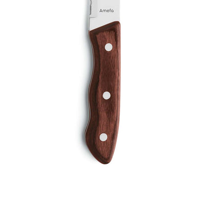 Eine Nahaufnahme eines Amefa HERCULE Steakmessers aus dem 4-teiligen Holzset zeigt den Pakkaholz-Griff mit drei Nieten und eine teilweise sichtbare 2Cr14-Klinge mit der Aufschrift Amefa vor weißem Hintergrund.
