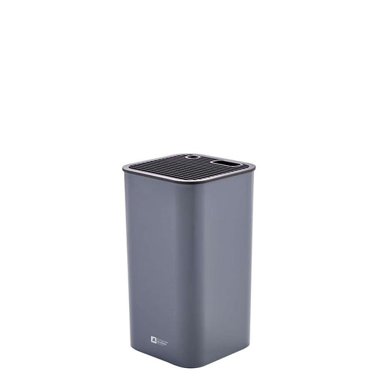 Ein schlanker, moderner Messerblock universal von Richardson Sheffield mit rechteckigem, grauem Design, abgerundeten Kanten und belüfteter Oberseite, dargestellt vor einem weißen Hintergrund.