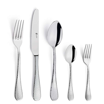 Fünf Teile aus Paul Wirths MONDO Besteckset 30-teilig, bestehend aus Gabel, Messer, Suppenlöffel, Teelöffel und Salatgabel, mit strukturiertem Hammerschlagdesign, sind nebeneinander auf weißem Grund abgebildet.