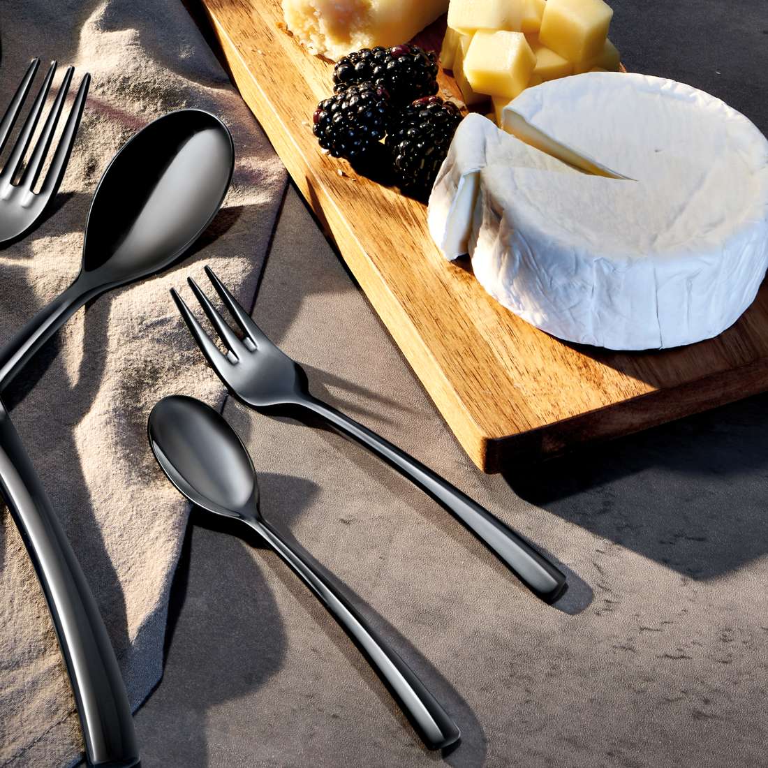 SWING dinner knife full handle PVD black