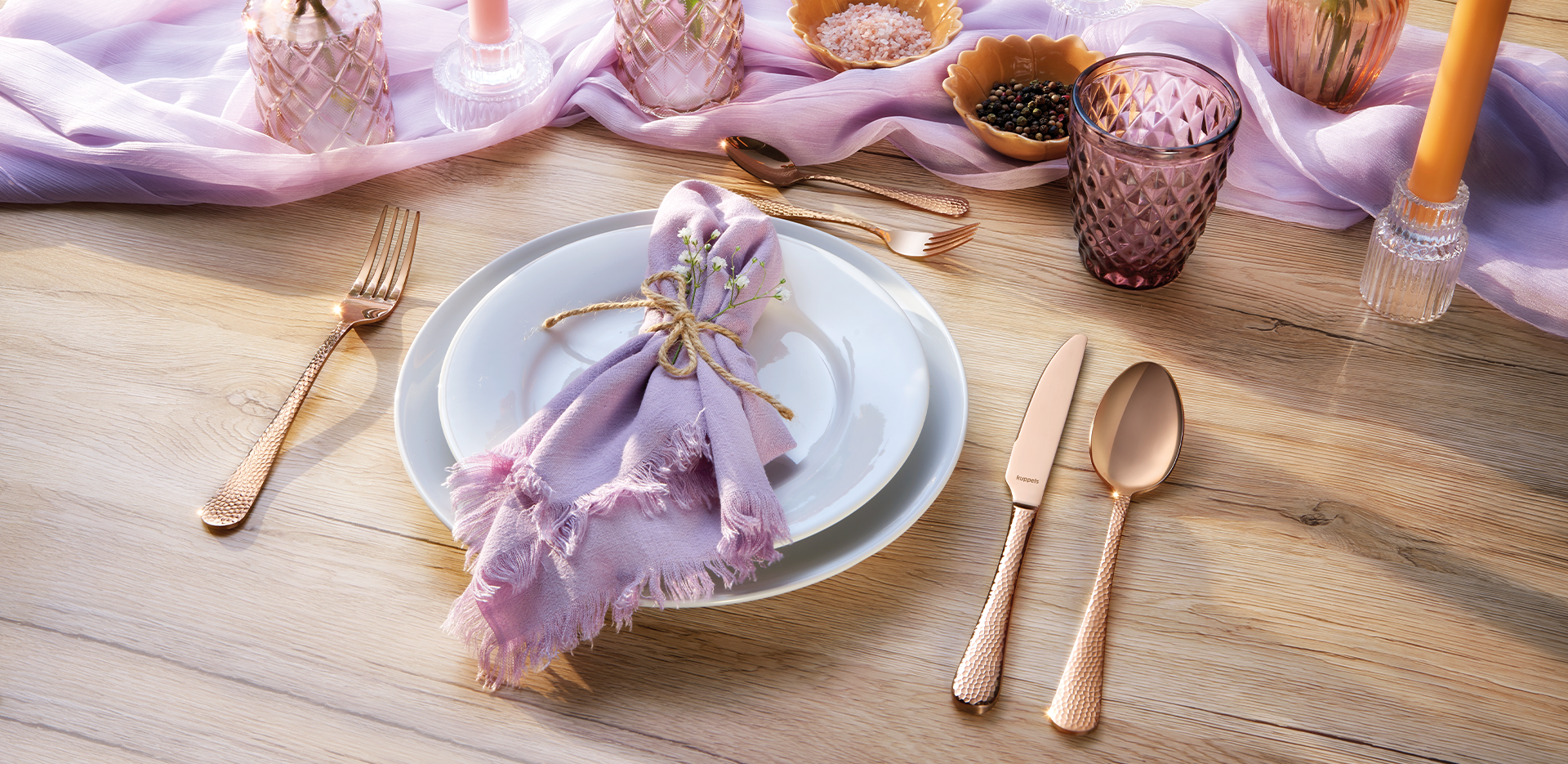 Besteck in Hammerschlagoptik in der Farbe Rosé